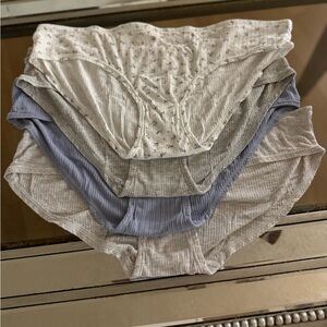 Laura Ashley Women's Ribbed Briefs in White and Gray